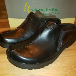 Wear Ever Bare Traps Sz 9M EUC